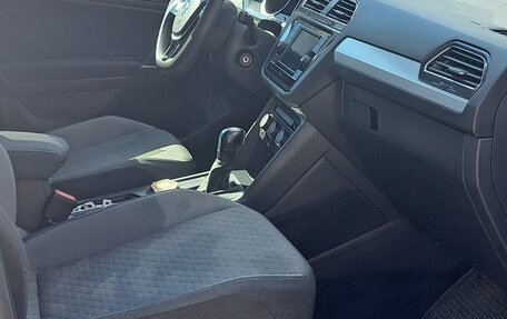 Volkswagen Tiguan II, 2019 год, 2 500 000 рублей, 4 фотография