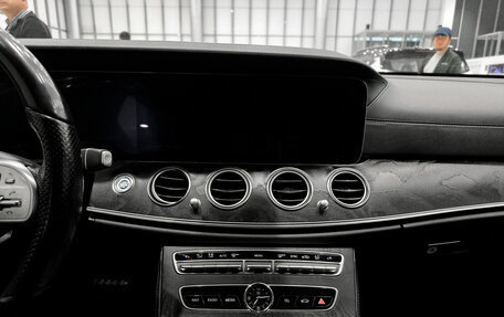 Mercedes-Benz E-Класс, 2018 год, 1 950 000 рублей, 15 фотография