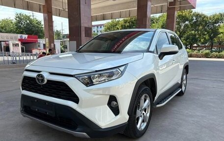 Toyota RAV4, 2021 год, 2 450 000 рублей, 3 фотография