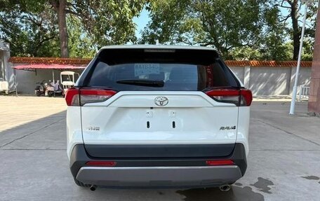 Toyota RAV4, 2021 год, 2 450 000 рублей, 6 фотография
