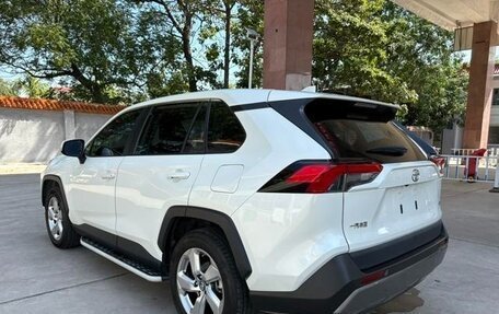 Toyota RAV4, 2021 год, 2 450 000 рублей, 5 фотография