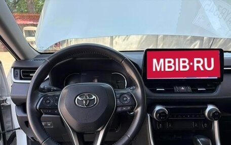 Toyota RAV4, 2021 год, 2 450 000 рублей, 12 фотография