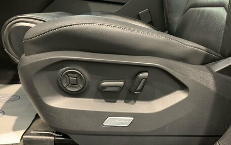 Volkswagen Touareg III, 2018 год, 2 990 000 рублей, 10 фотография