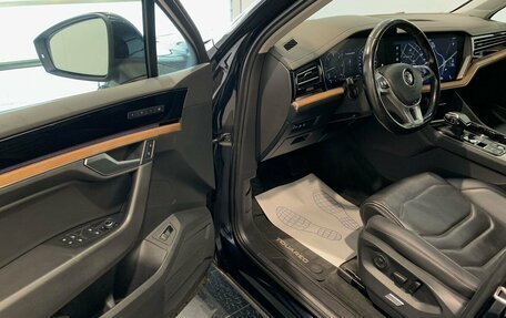 Volkswagen Touareg III, 2018 год, 2 990 000 рублей, 7 фотография