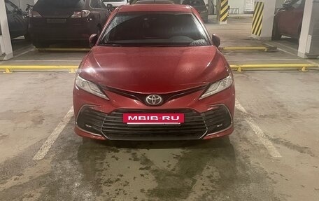 Toyota Camry, 2021 год, 3 200 000 рублей, 2 фотография