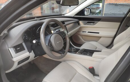 Jaguar XF II, 2016 год, 1 900 000 рублей, 10 фотография