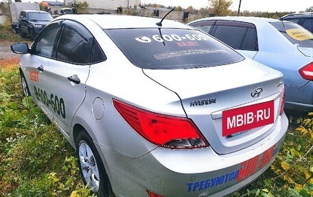 Hyundai Solaris II рестайлинг, 2015 год, 400 000 рублей, 7 фотография