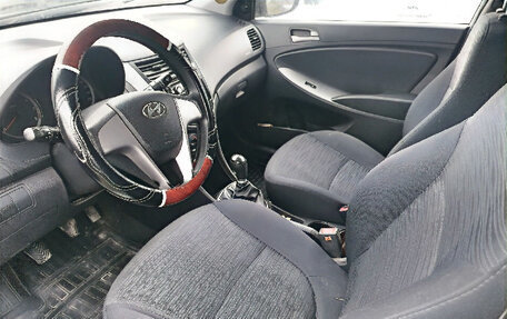 Hyundai Solaris II рестайлинг, 2015 год, 400 000 рублей, 16 фотография