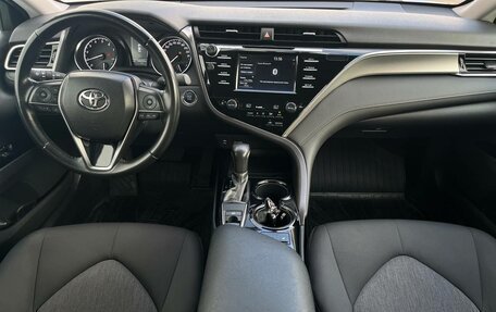 Toyota Camry, 2019 год, 2 200 000 рублей, 15 фотография