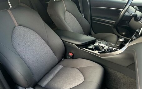 Toyota Camry, 2019 год, 2 200 000 рублей, 17 фотография