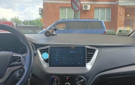 Hyundai Solaris II рестайлинг, 2017 год, 800 000 рублей, 5 фотография