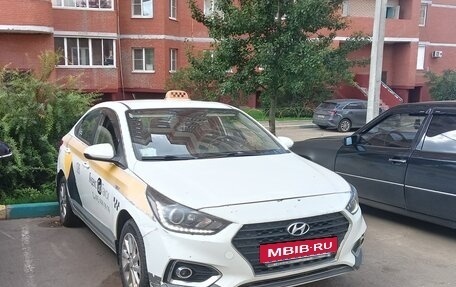 Hyundai Solaris II рестайлинг, 2017 год, 800 000 рублей, 2 фотография