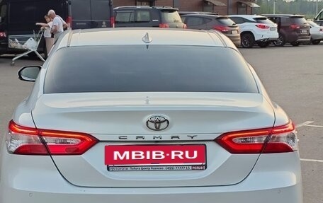 Toyota Camry, 2019 год, 2 250 000 рублей, 10 фотография