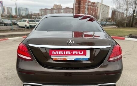 Mercedes-Benz E-Класс, 2018 год, 2 400 000 рублей, 8 фотография
