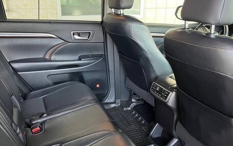 Toyota Highlander III, 2014 год, 3 200 000 рублей, 2 фотография