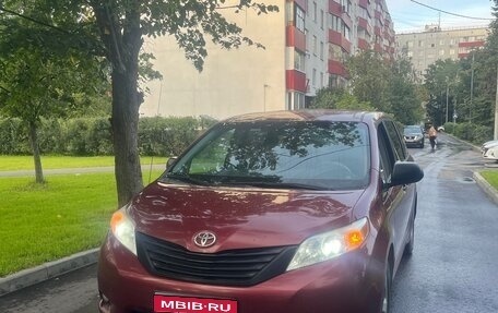 Toyota Sienna III, 2010 год, 2 500 000 рублей, 1 фотография
