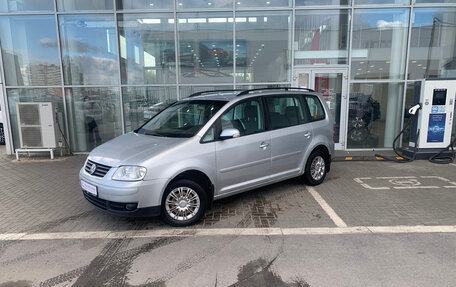 Volkswagen Touran III, 2005 год, 499 000 рублей, 1 фотография