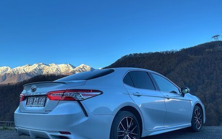 Toyota Camry, 2023 год, 3 950 000 рублей, 2 фотография