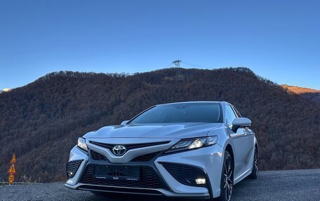 Toyota Camry, 2023 год, 3 950 000 рублей, 4 фотография