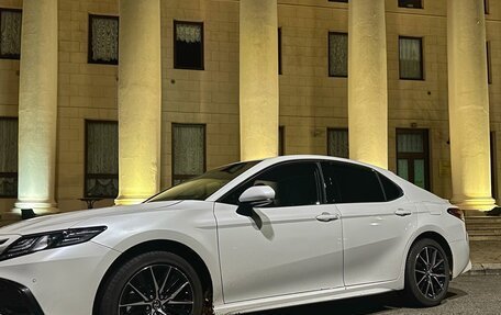 Toyota Camry, 2023 год, 3 950 000 рублей, 8 фотография
