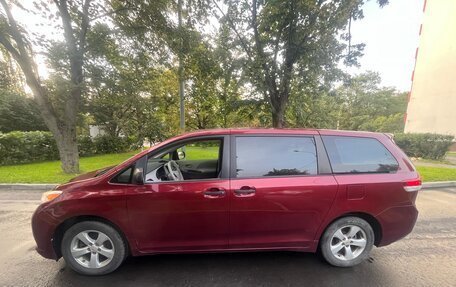 Toyota Sienna III, 2010 год, 2 500 000 рублей, 3 фотография