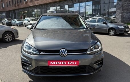Volkswagen Golf VII, 2018 год, 2 390 000 рублей, 2 фотография