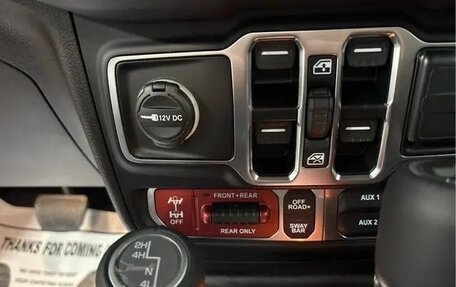 Jeep Wrangler, 2025 год, 7 000 000 рублей, 39 фотография