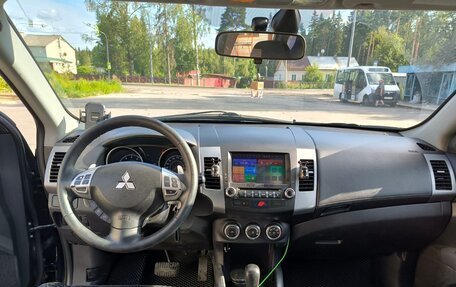 Mitsubishi Outlander III рестайлинг 3, 2011 год, 1 400 000 рублей, 8 фотография