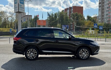 Mitsubishi Outlander III рестайлинг 3, 2017 год, 2 047 000 рублей, 8 фотография