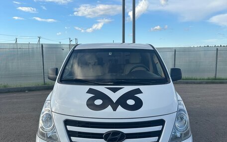 Hyundai H-1 II рестайлинг, 2016 год, 1 900 000 рублей, 2 фотография