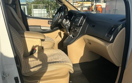 Hyundai H-1 II рестайлинг, 2016 год, 1 900 000 рублей, 14 фотография