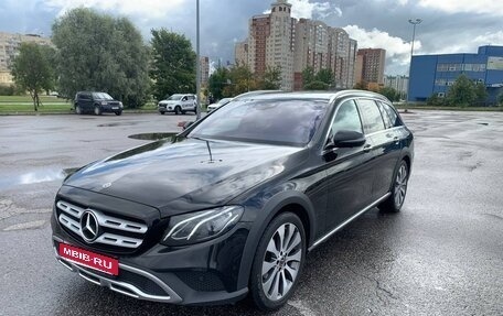 Mercedes-Benz E-Класс, 2018 год, 2 895 000 рублей, 3 фотография