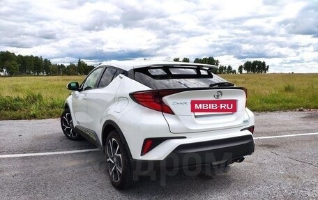 Toyota C-HR I рестайлинг, 2020 год, 2 270 000 рублей, 9 фотография