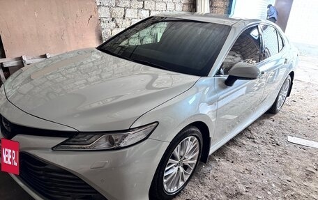 Toyota Camry, 2020 год, 3 050 000 рублей, 4 фотография