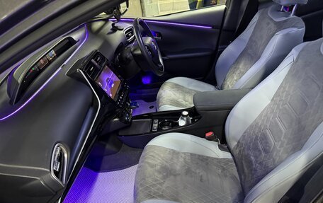 Toyota Prius IV XW50, 2019 год, 2 490 000 рублей, 7 фотография