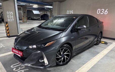 Toyota Prius IV XW50, 2019 год, 2 490 000 рублей, 11 фотография