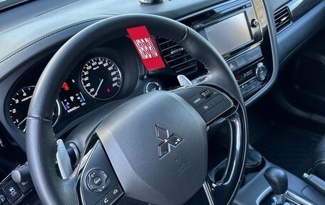 Mitsubishi Outlander III рестайлинг 3, 2016 год, 2 490 000 рублей, 11 фотография