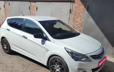 Hyundai Solaris II рестайлинг, 2015 год, 990 000 рублей, 1 фотография