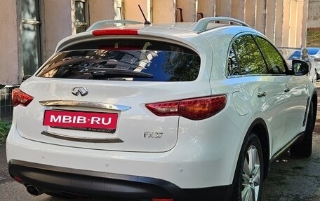 Infiniti FX II, 2013 год, 2 350 000 рублей, 9 фотография