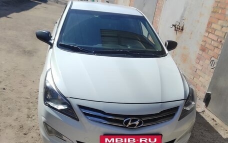 Hyundai Solaris II рестайлинг, 2015 год, 990 000 рублей, 2 фотография