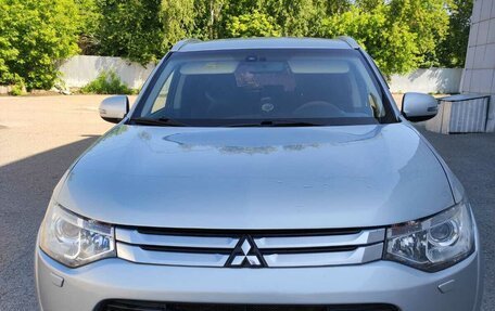 Mitsubishi Outlander III рестайлинг 3, 2014 год, 1 600 000 рублей, 1 фотография