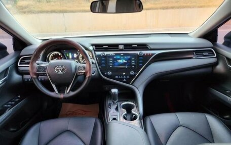 Toyota Camry, 2021 год, 1 990 000 рублей, 7 фотография