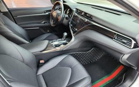 Toyota Camry, 2021 год, 1 990 000 рублей, 8 фотография
