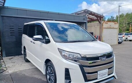 Toyota Noah III, 2021 год, 2 200 000 рублей, 2 фотография