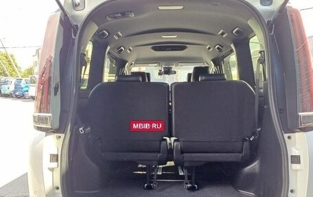 Toyota Noah III, 2021 год, 2 200 000 рублей, 23 фотография