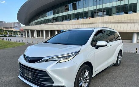 Toyota Sienna, 2021 год, 3 300 000 рублей, 3 фотография