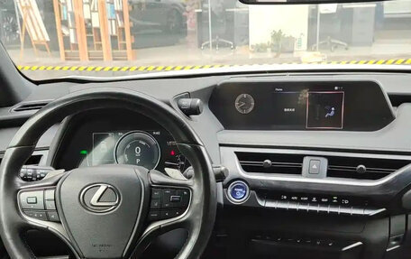 Lexus UX I, 2021 год, 2 200 000 рублей, 6 фотография