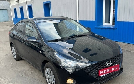 Hyundai Solaris II рестайлинг, 2021 год, 1 350 000 рублей, 2 фотография