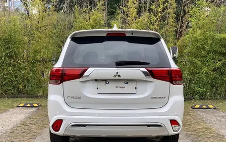 Mitsubishi Outlander III рестайлинг 3, 2022 год, 2 134 000 рублей, 6 фотография