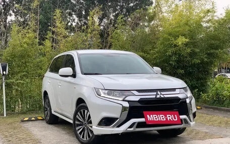 Mitsubishi Outlander III рестайлинг 3, 2022 год, 2 134 000 рублей, 3 фотография